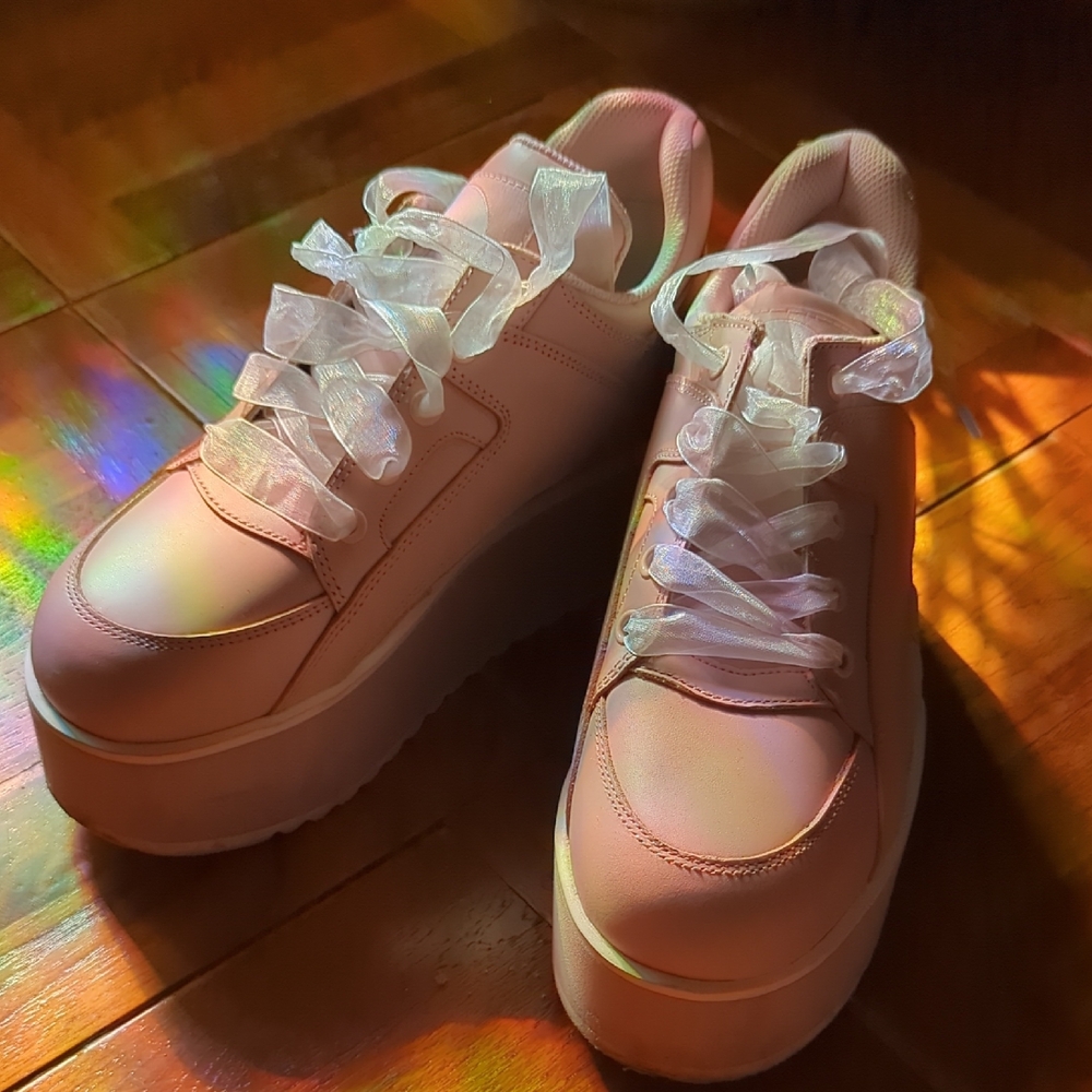 Pink Buffalo London Platforms Sz 39